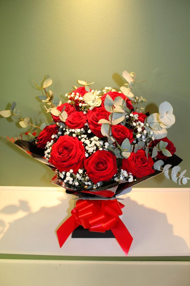 Luxury Red Rose Valentine Bouquet Box