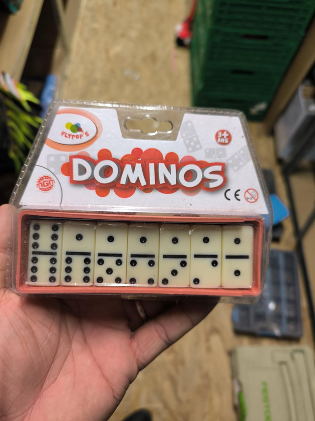 DOMINOS 