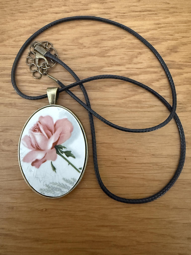 Collier métal bronze rose may