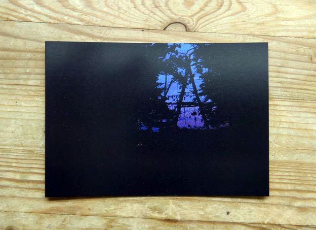 Postkarte - Hambi, A tripod