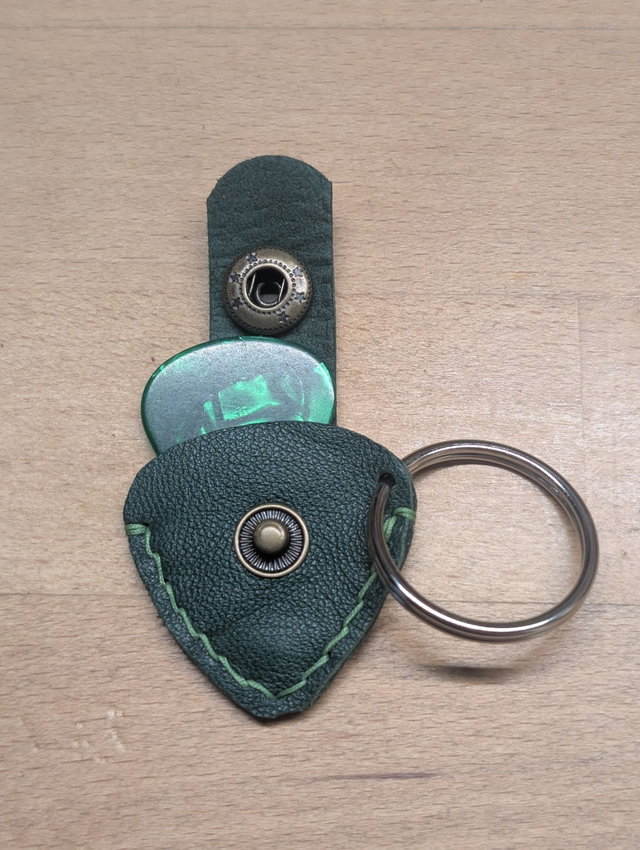 Mini porte-clé avec étui médiator.