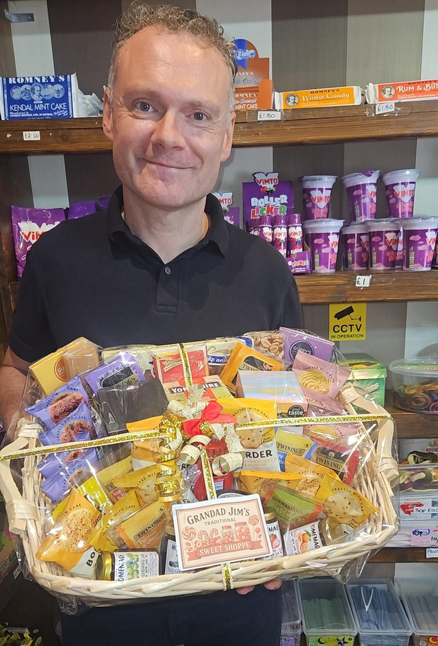 The afternoon treats hamper 