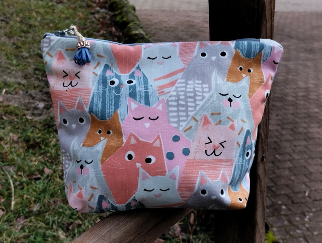  Trousse pochette "têtes de chats" doublée coton fermée par zip