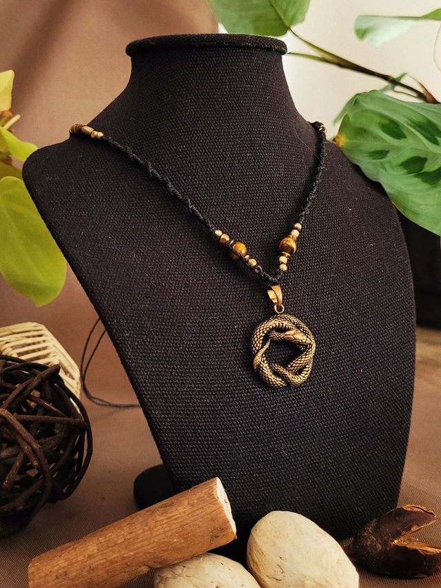 Sautoir en œil de tigre - pendentif en serpent doré