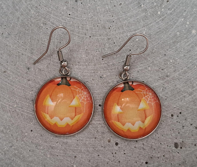 C - Kurpitsa -korvakorut 