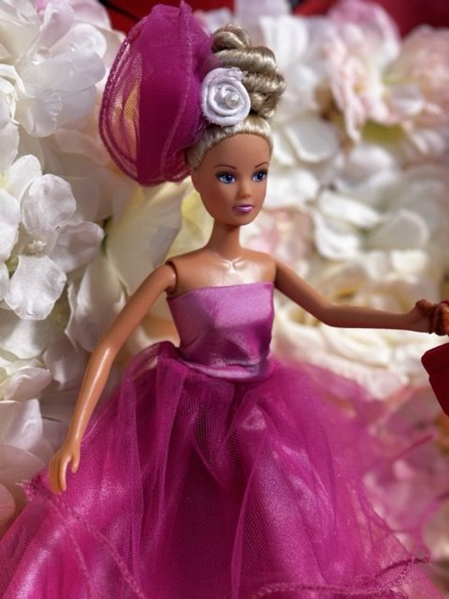 Poupée – Robe Fuchsia en dentelle & Coiffe assortie - Fait main