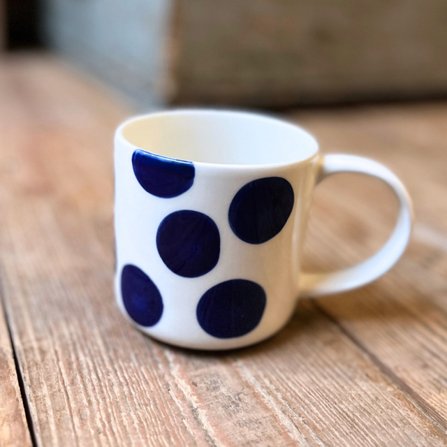 Tasse - dunkelblau/gepunktet