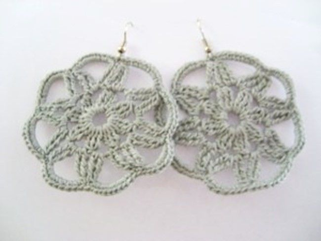 Virkatut Kukka- korvakorut, harmaa