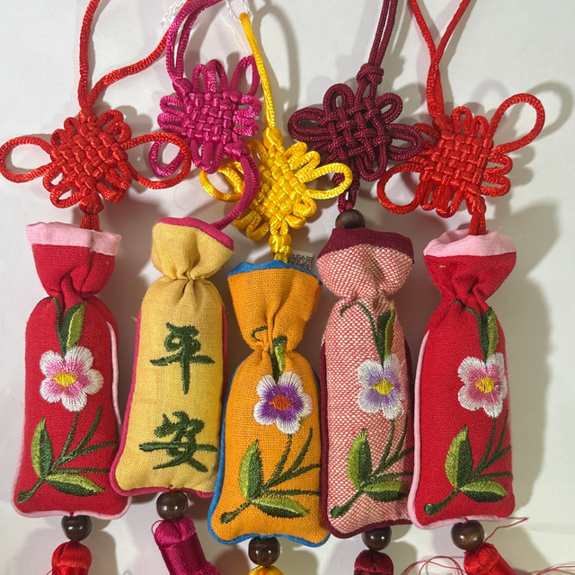 Petit sac porte-bonheur （Couleur aléatoire)