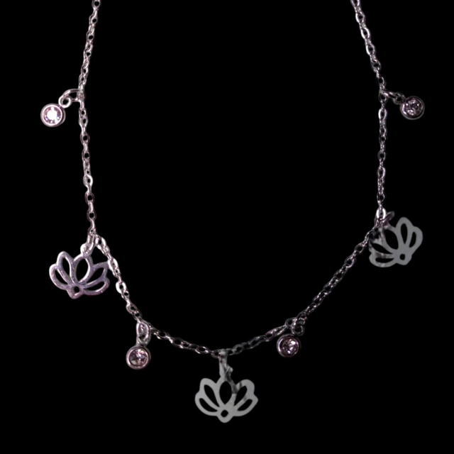 Collier breloque lotus 