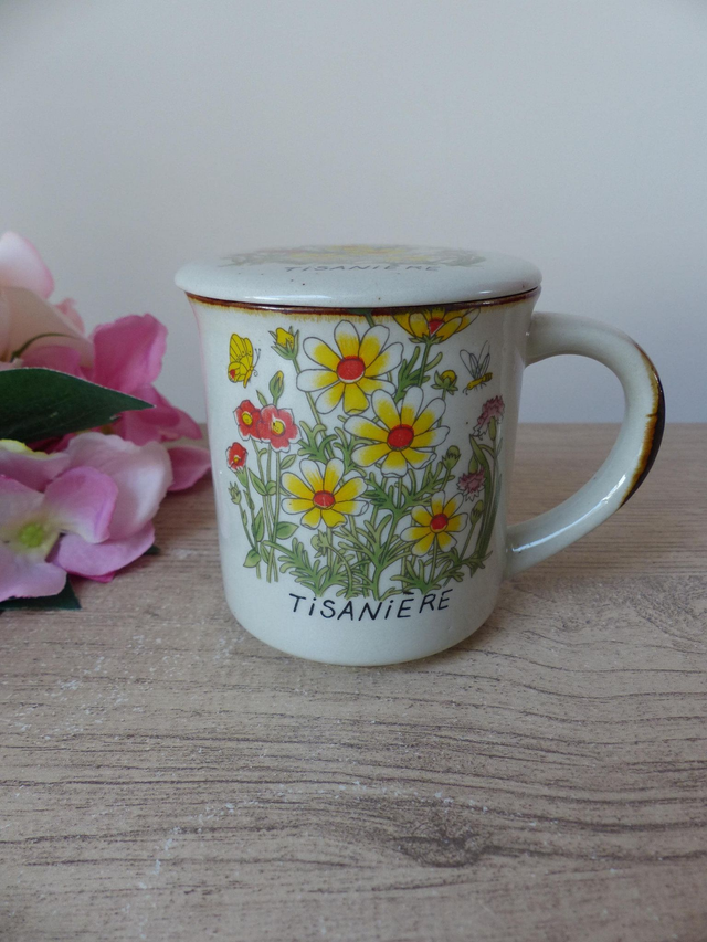 Tisanière Vintage en Grès Français – Mug avec Couvercle – Décor Floral Champêtre – Tasse Beige Mouchettée – Cadeau pour Amateur de Thé