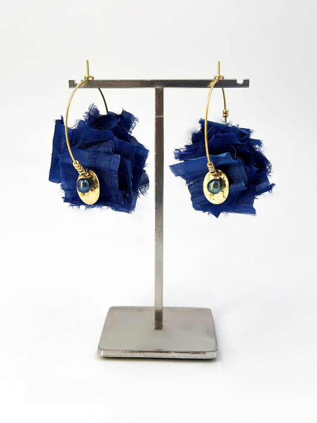 Boucles d&#039;oreilles &quot;Frou-frous&quot; bleu marine, petit modèle