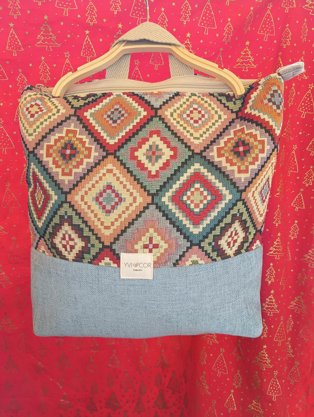 Mochila artesanal de rombos multicolor