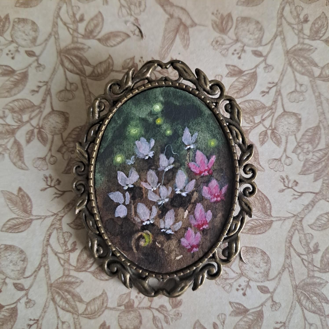 Broche Forestière Larmes de fées dans les cyclamens 