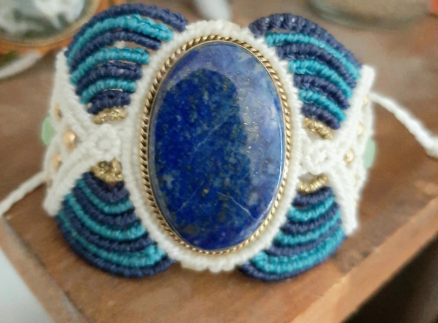 Bracelet en micro-macramé et Lapis-lazuli 