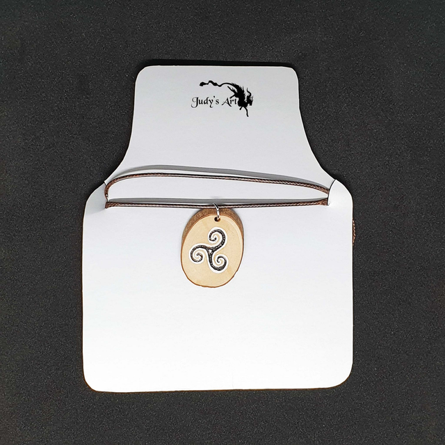 Pendentif pyrogravure "Triskell"