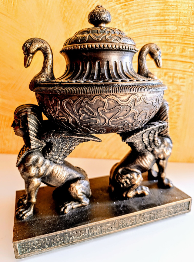 Ancien récipient d'huiles essentielles