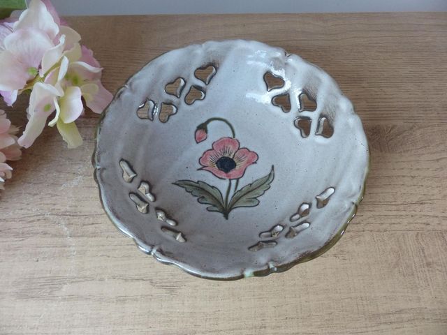 Petite Coupe Panier en Céramique - Vallauris - Ajourée de Cœurs - Motif Fleurs Coquelicots – Vintage - Décoration Maison Bohème Champêtre