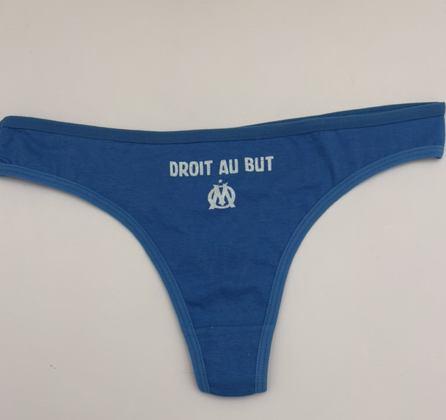 Tanga bleu droit au but 