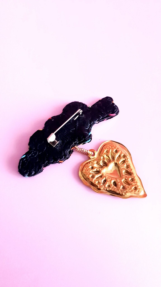 Broche Coups de coeur noir et doré