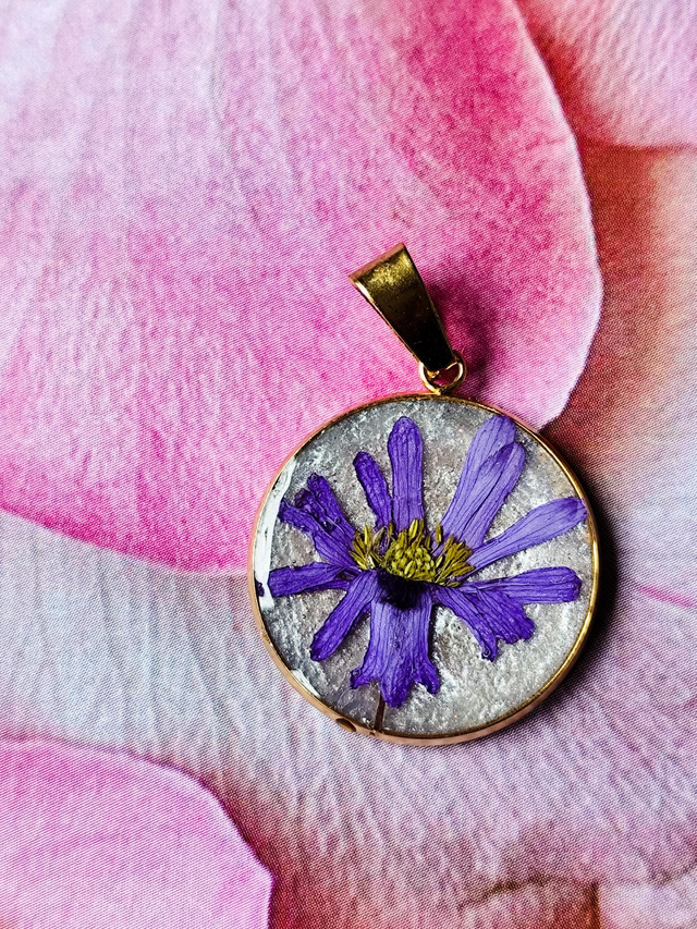 Pendentif rond collection &quot;Poésie Suspendue&quot;