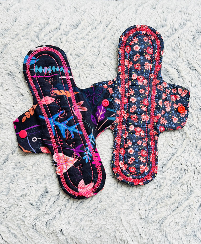 Serviette hygiénique lavable et réutilisable