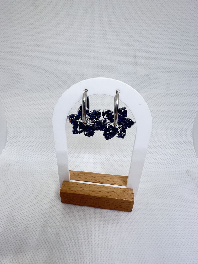 Fleurs étoilées noires 