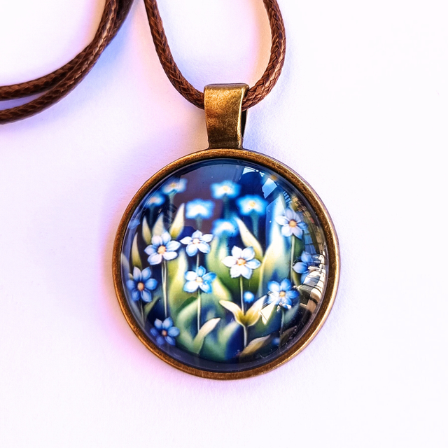 Collier illustré - Petites fleurs bleues (1)