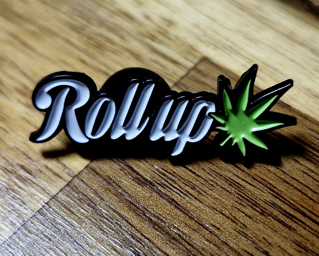 PIN&#039;S ROLL UP WEED