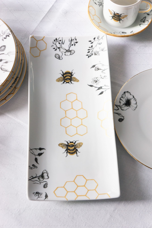 Plat à gâteaux en porcelaine peint main, L’Or des Abeilles, plat à cake artisanal unique