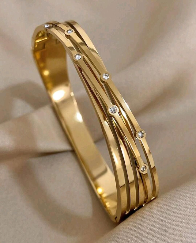 Stunning 18K Yellow Gold Plated Bangle.