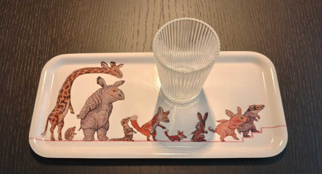 Illu-Serve Stand In Line design Kathrin Schärer 2025