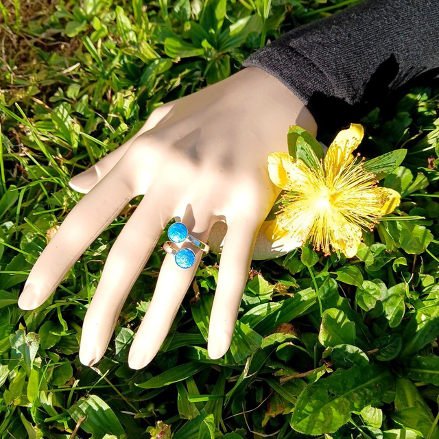 Bague ajustable en Argent 925 agrémentée de 2 perles d'émail sur feuilles d'argent