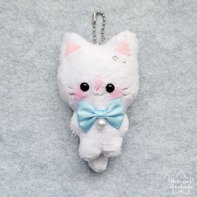 Peluche fait-main - Chat blanc et bleu