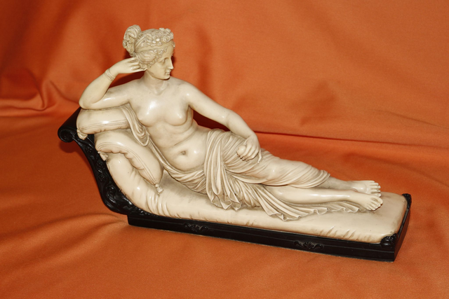 Venus Victrix, Statue