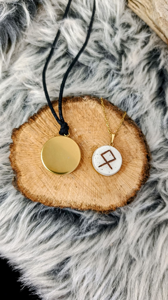 ELDDÍS - Pendentif acier inox doré