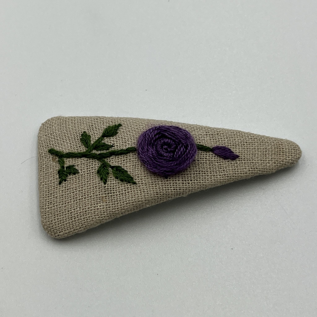 Barrette triangulaire brodée à la Main - collection 3