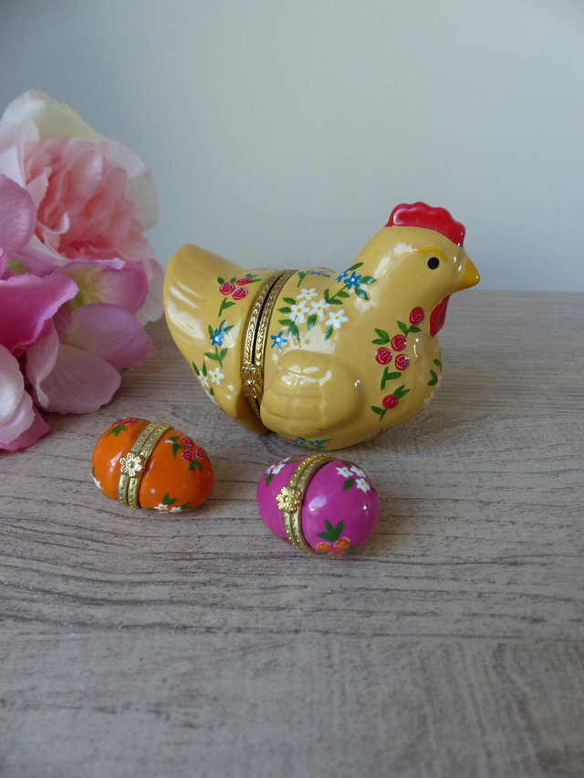 Boite poule en céramique et métal, figurine maman poule avec ses oeufs, cadeau décoration anniversaire, fête, collection boites poulette