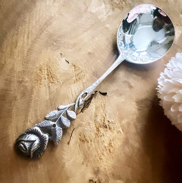 Rose cuillère ronde intérieur travaillé 