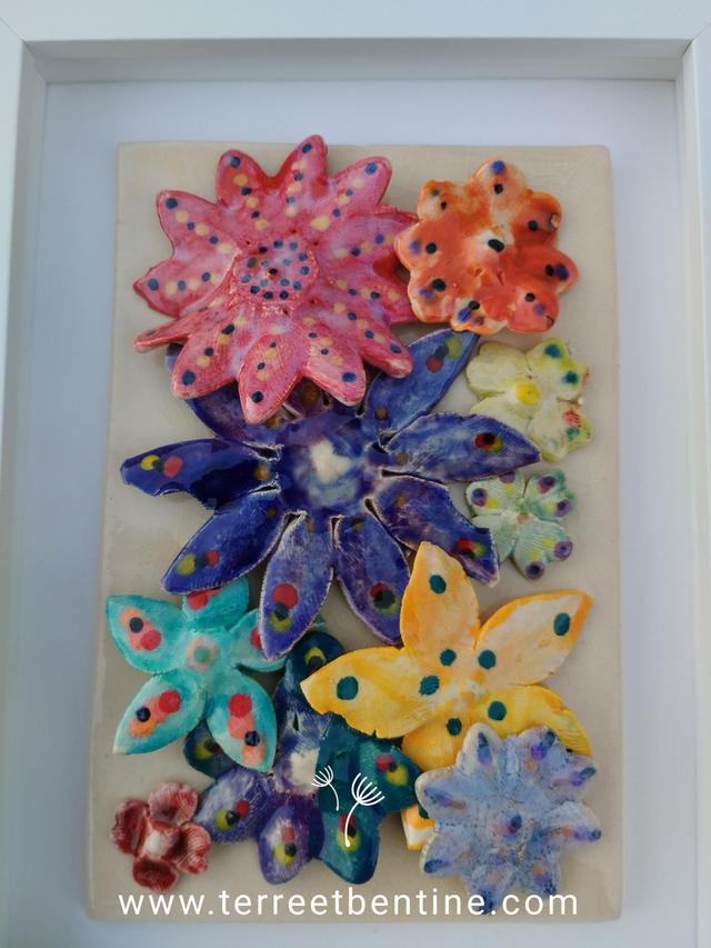 COMPOSITION florale - en faïence 