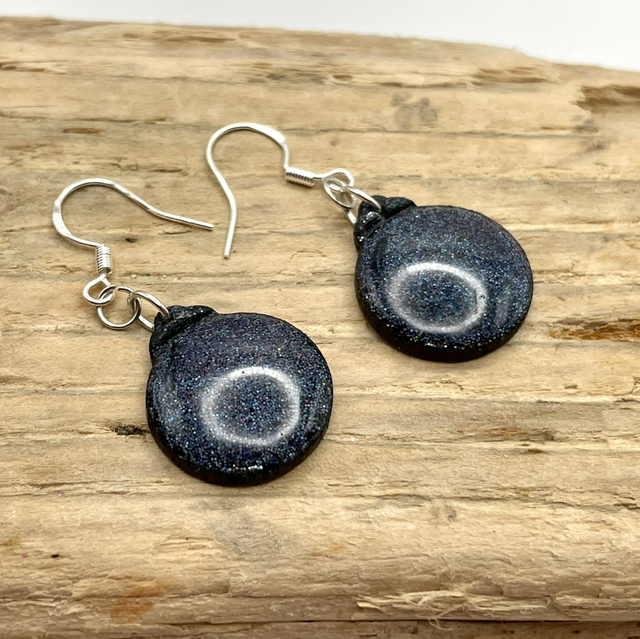 Black sparkly baubles 