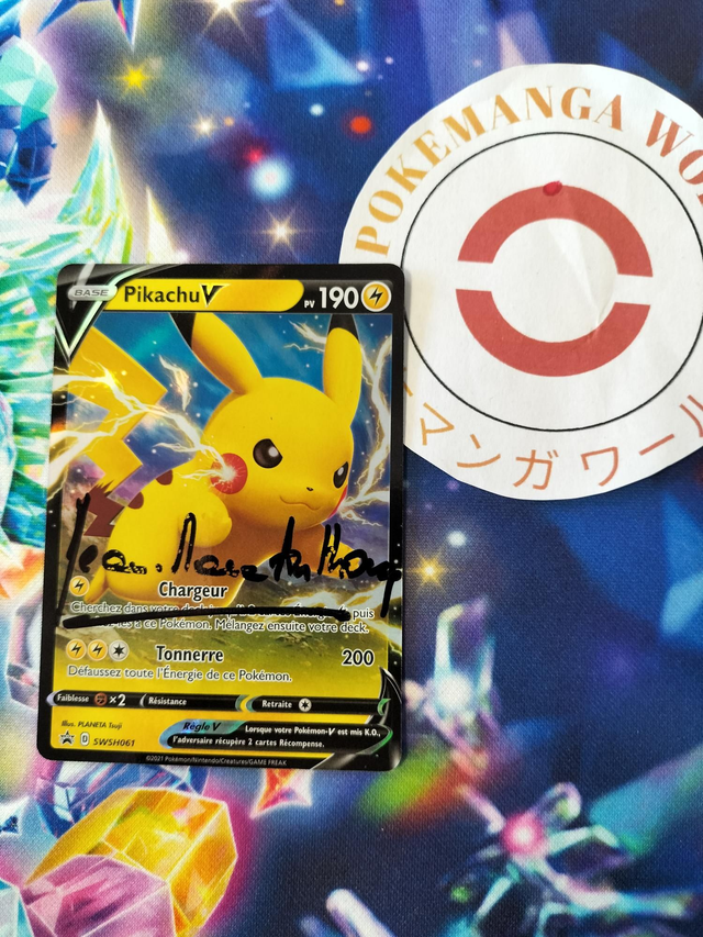 Carte Pikachu V signée par jean marc Anthony kabeya 