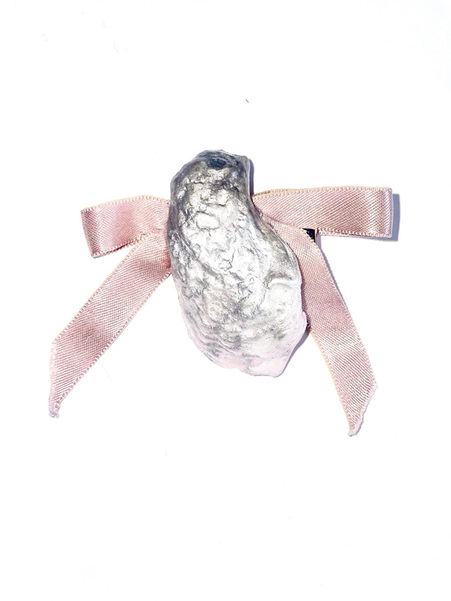 &#039;coquette&#039; oyster hair clip