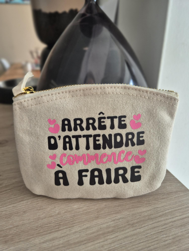Porte monnaie &quot; Arrête d&#039;attendre.....&quot;