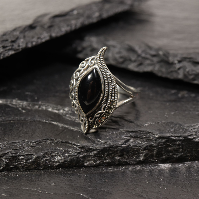Vintage Sterling Silver 925 Art Deco Style Leaf Design Marquise Cabochon Cut Black Onyx Marcasite Gemstone Ring Size P - 7 1/2
