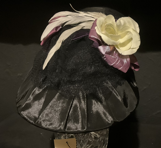 Victorian style percher( black/lilac)