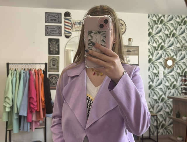 Veste courte en daim mauve 