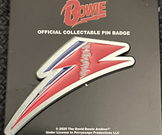 NEW Bowie flash enamel pin