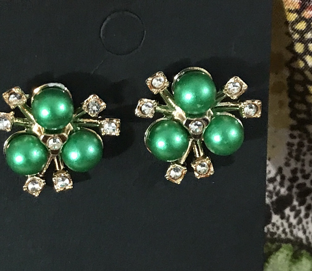 Green Stud Earrings - STU106