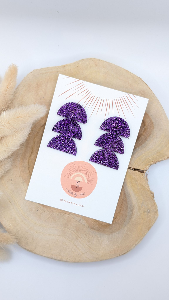 Boucles d'oreilles mauves pailletées en plexi